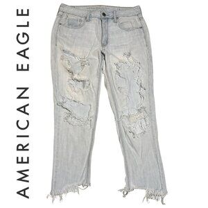 American Eagle Light Wash Distressed Tomgirl Jeans Size 6